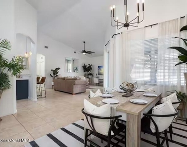 581 Eldron Boulevard Se - Photo Thumbnail 4