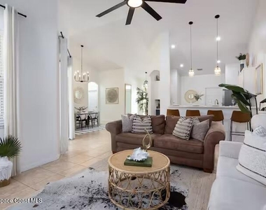 581 Eldron Boulevard Se - Photo Thumbnail 7