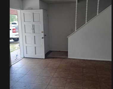 101 Woodland Drive - Photo Thumbnail 3