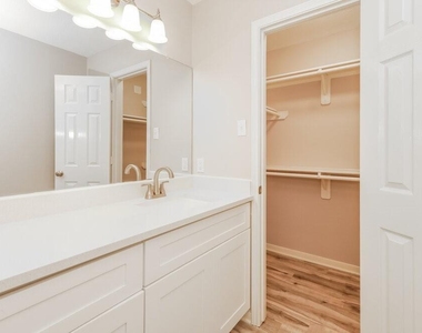 11002 Northam Drive - Photo Thumbnail 11