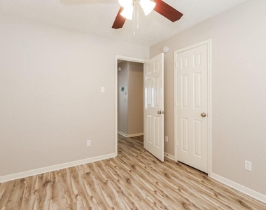 11002 Northam Drive - Photo Thumbnail 12
