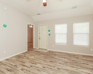 11002 Northam Drive - Photo Thumbnail 3