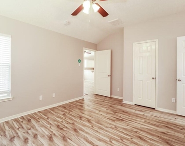 11002 Northam Drive - Photo Thumbnail 8