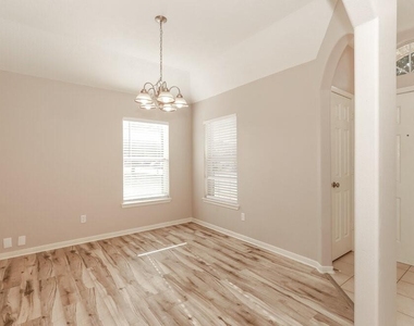 11002 Northam Drive - Photo Thumbnail 5