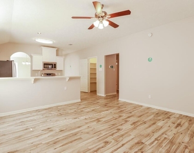11002 Northam Drive - Photo Thumbnail 4