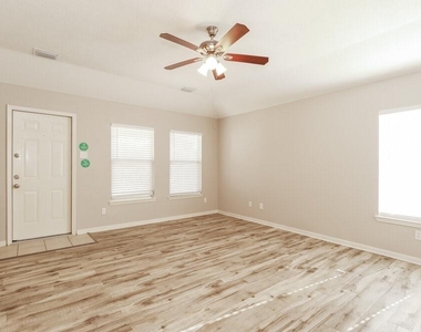 11002 Northam Drive - Photo Thumbnail 2