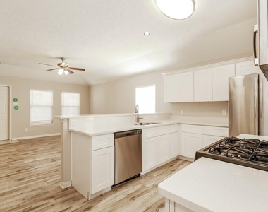 11002 Northam Drive - Photo Thumbnail 6