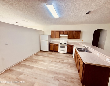3206 Tarpon Avenue Se - Photo Thumbnail 4