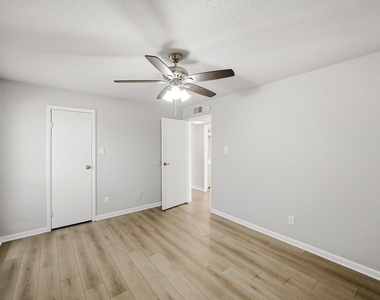 12955 Woodforest Boulevard - Photo Thumbnail 14