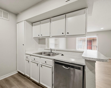12955 Woodforest Boulevard - Photo Thumbnail 8