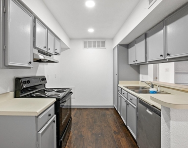 12955 Woodforest Boulevard - Photo Thumbnail 6