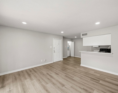 12955 Woodforest Boulevard - Photo Thumbnail 10