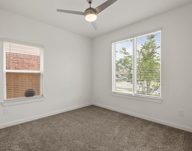 125 Aurora Springs Drive - Photo Thumbnail 18