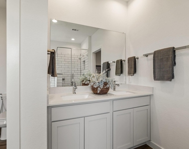 125 Aurora Springs Drive - Photo Thumbnail 14
