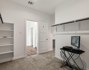 125 Aurora Springs Drive - Photo Thumbnail 16