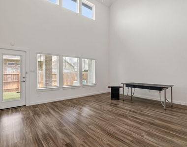 125 Aurora Springs Drive - Photo Thumbnail 8