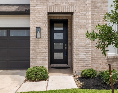 125 Aurora Springs Drive - Photo Thumbnail 3