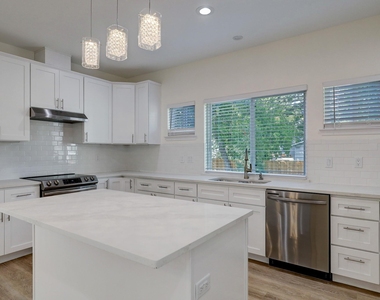 1211 E 32nd Street - Photo Thumbnail 10
