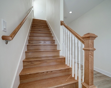 1211 E 32nd Street - Photo Thumbnail 15