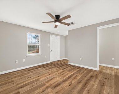 111 N 4th Street - Photo Thumbnail 9