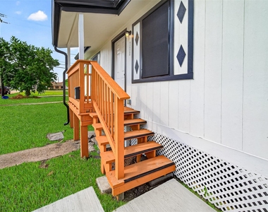 111 N 4th Street - Photo Thumbnail 4