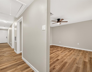 111 N 4th Street - Photo Thumbnail 7
