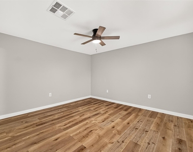 111 N 4th Street - Photo Thumbnail 6