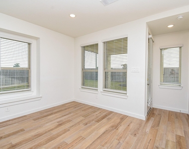 2526 Seedling Street - Photo Thumbnail 12