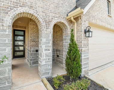 2526 Seedling Street - Photo Thumbnail 2