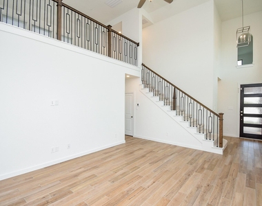 2526 Seedling Street - Photo Thumbnail 5
