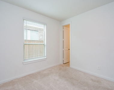2526 Seedling Street - Photo Thumbnail 20