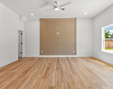 8321 Observatory Street - Photo Thumbnail 2