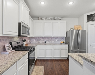 118 Shadow Springs Trail - Photo Thumbnail 12