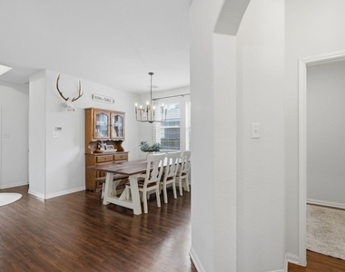 118 Shadow Springs Trail - Photo Thumbnail 8