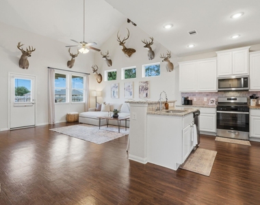 118 Shadow Springs Trail - Photo Thumbnail 10