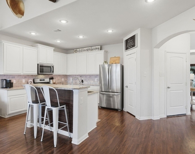 118 Shadow Springs Trail - Photo Thumbnail 14
