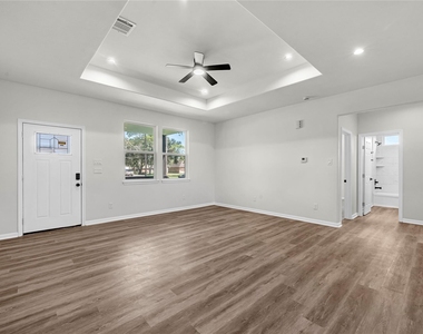 1902 Westview Drive - Photo Thumbnail 10