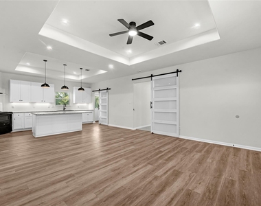 1902 Westview Drive - Photo Thumbnail 8