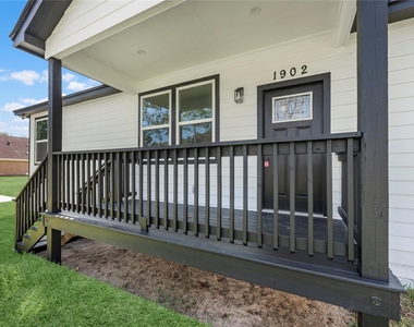 1902 Westview Drive - Photo Thumbnail 6