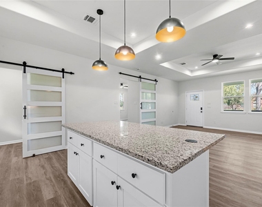 1902 Westview Drive - Photo Thumbnail 13