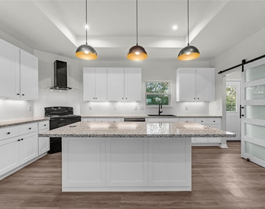 1902 Westview Drive - Photo Thumbnail 11