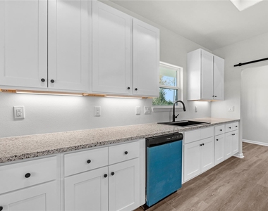 1902 Westview Drive - Photo Thumbnail 14