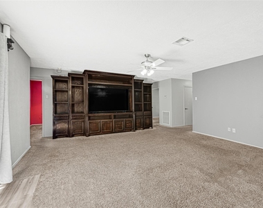 1501 Greenwood Dr - Photo Thumbnail 4