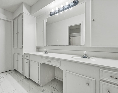 1501 Greenwood Dr - Photo Thumbnail 11