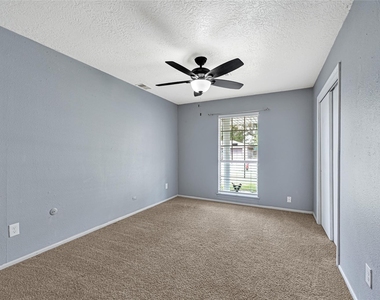 1501 Greenwood Dr - Photo Thumbnail 10