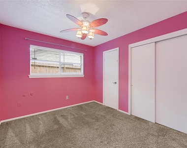 1501 Greenwood Dr - Photo Thumbnail 13