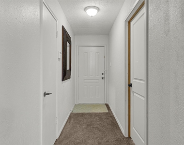 1501 Greenwood Dr - Photo Thumbnail 2