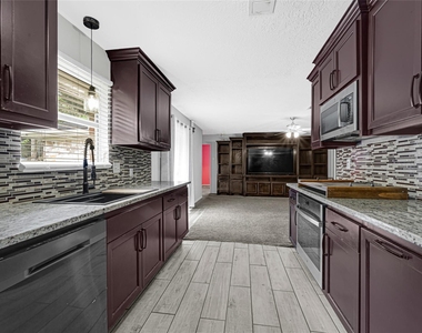 1501 Greenwood Dr - Photo Thumbnail 7