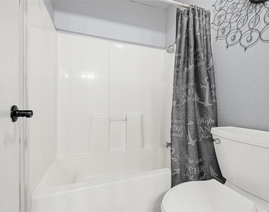 1501 Greenwood Dr - Photo Thumbnail 12