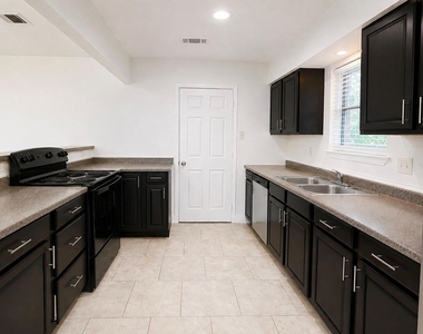 1823 Pewter Court - Photo Thumbnail 9